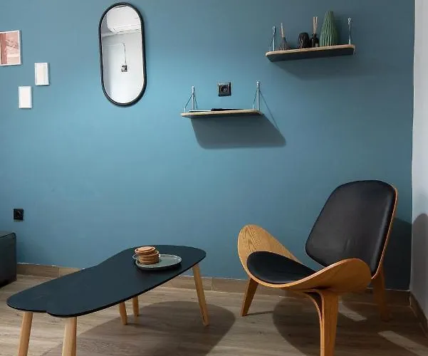 Blue Tourmaline Downtown Flat *